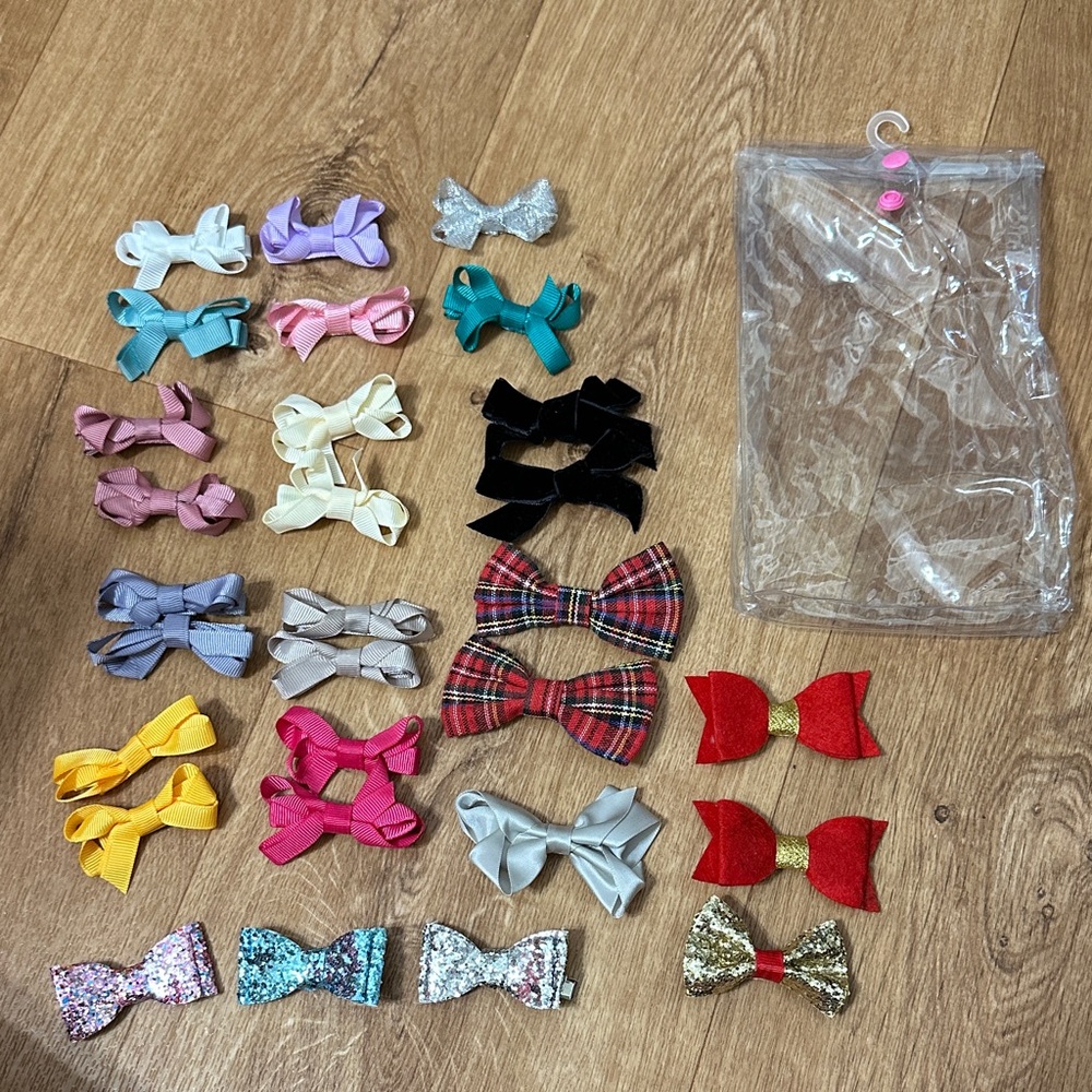 Lot of clip on bows